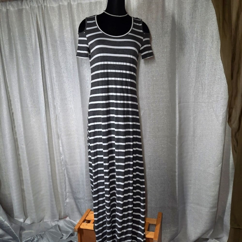 5th & LOVE GRAY AND WHITE STRIPE MAXI HALTER DRESS SIZE SM